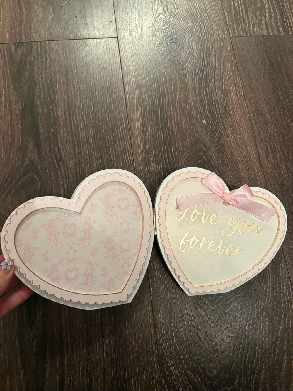 pink Valentine decor